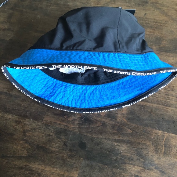 North face bucket hat - Picture 2 of 3